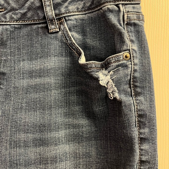 Venezia by Lane Bryant Medium Blue Distressed Jeans 16L - Picture 6 of 6